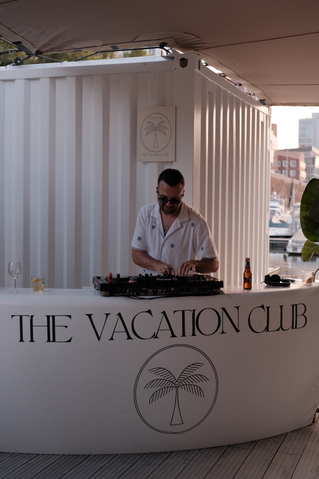 The Vacation Club – DJ am Hafen